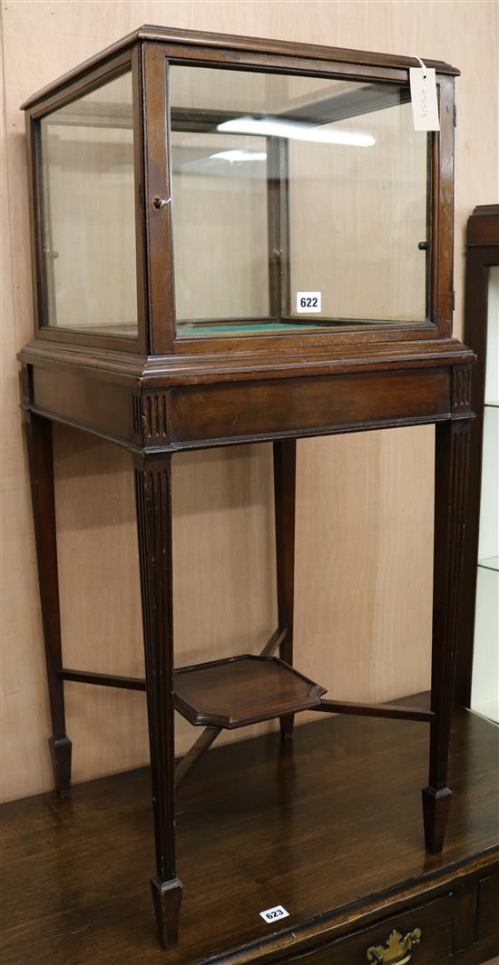 An Edwardian walnut display case, H.101cm